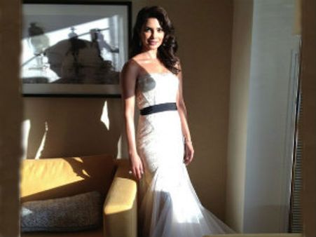 ಕೆಂಪುಹಾಸಿನ ವೇದಿಕೆಗೆ ಬಂದ ಬಿಳಿ ಗೌನ್ ತೊಟ್ಟ ಅಪ್ಸರೆ