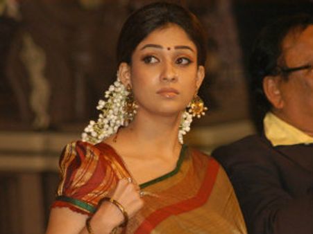 ಕೈ ಮೇಲಿನ 'ಪ್ರಭು' ಹಚ್ಚೆ ಅಳಿಸಲು ನಯನಿಗೆ ಸರ್ಜರಿ