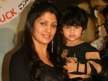 ಲಕ್ಕಿ ನಿರ್ಮಾಪಕಿ ರಾಧಿಕಾ ಮುಖದಲ್ಲಿ ಆತಂಕ