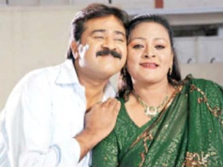 ಆಂಟಿ ಶಕೀಲಾ ಜೊತೆ ನಟ ಮೋಹನ್ ತುಂಟಾಟ