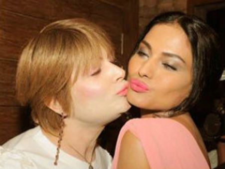 ವೀಣಾ ಮಲಿಕ್ ಜೊತೆ ಬಾಬ್ಬಿ ಡಾರ್ಲಿಂಗ್ ಹಲ್ಲಾಗುಲ್ಲಾ