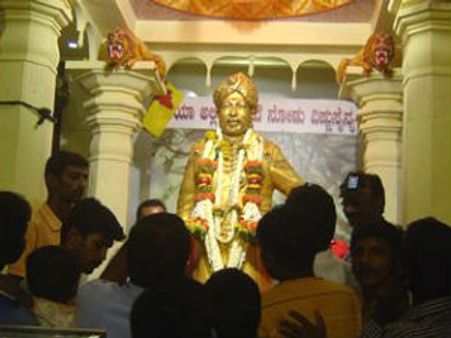 ಲಾಠಿ ಚಾರ್ಚ್ ನಡುವೆ ಡಾ.ವಿಷ್ಣು ಪುತ್ಥಳಿ ಅನಾವರಣ