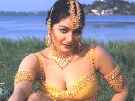 ಕ್ಯಾಬರೆ ನರ್ತಕಿ ಅಲ್ಫೋನ್ಸಾ ಆತ್ಮಹತ್ಯೆಗೆ ಯತ್ನ