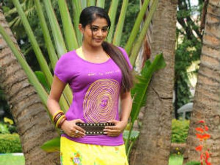 ಪ್ರಚಂಡ ಕುಳ್ಳ ದ್ವಾರಕೀಶ್ ಗೆ ಪ್ರಿಯಾಮಣಿ ಸಾಥ್