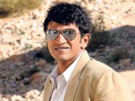 ಮೈಸೂರಲ್ಲಿ ಪುನೀತ್ ಅಭಿಮಾನಿಗಳಿಗೆ ಲಾಠಿ ರುಚಿ