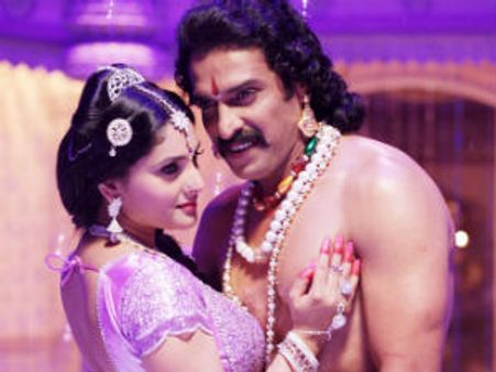 ಕಠಾರಿವೀರ, ಗಾಡ್ ಫಾದರ್ ಮಧ್ಯೆ ಮಹಾ ಸಮರ