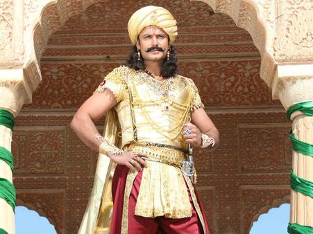 ಕುಂಬಳಕಾಯಿ ಒಡೆಸಿಕೊಂಡ 'ಸಂಗೊಳ್ಳಿರಾಯಣ್ಣ'