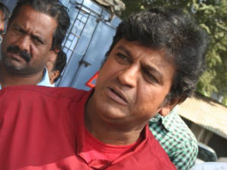 ಇದಕ್ಕೆಲ್ಲಾ ಪ್ರತಿಕ್ರಿಯಿಸ್ತಾ ಹೋದ್ರೆ ಮುಠ್ಠಾಳರಾಗುತ್ತೇವೆ