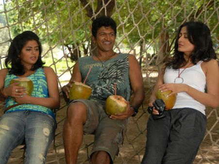 ಮೇ 1ರಂದು ನೆಚ್ಚಿನ ಚಿತ್ರಮಂದಿರಗಳಲ್ಲಿ ಅಣ್ಣಾಬಾಂಡ್