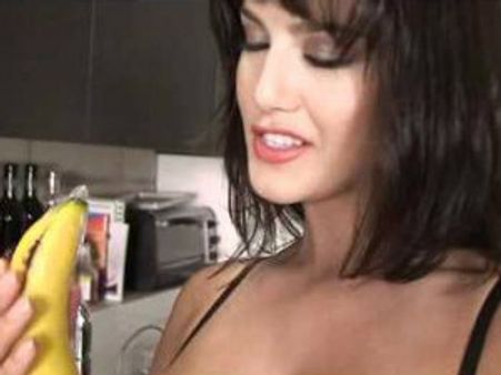 ಕಾಂಡೋಮ್ ಜಾಹೀರಾತಿನಲ್ಲಿ ತಾರೆ ಸನ್ನಿ ಲಿಯೋನ್