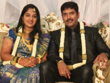 ಬೆಂಗಳೂರಿನಲ್ಲಿ ಐಶ್ವರ್ಯ ಕೈ ಹಿಡಿದ ನಟ ಧರ್ಮ