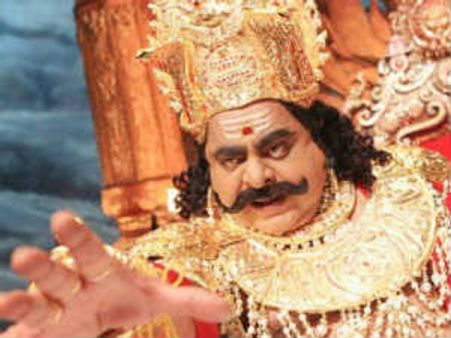 ಉಪ್ಪಿ 'ಕಠಾರಿವೀರ'ನಿಗೆ ಎಂಟು ಕಡೆ ಕತ್ತರಿ ಪ್ರಯೋಗ