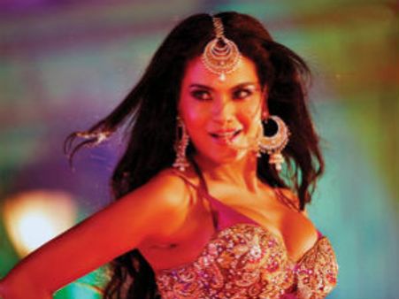 ಆಕ್ಷನ್ ಬೇಸ್ಡ್ ಕನ್ನಡ ಚಿತ್ರ ಬೇಕು: ವೀಣಾ ಮಲಿಕ್