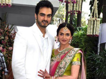 ದೇವಸ್ಥಾನದಲ್ಲಿ ಹೇಮಾ ಮಾಲಿನಿ ಪುತ್ರಿ ಇಷಾ ಮದುವೆ