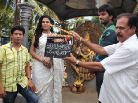 ಡರ್ಟಿ ಪಿಕ್ಚರ್ ಮುಹೂರ್ತದಲ್ಲಿ ವೀಣಾ ಮಲಿಕ್ ಮಿಂಚು