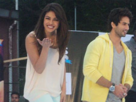 ಪ್ರಿಯಾಂಕಾ, ಶಾಹಿದ್ ಜೋಡಿ ಬೆಂಗಳೂರಿಗೆ ಹಾಜರ್