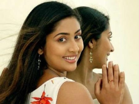 ಬೆಳ್ಳಿತೆರೆಗೆ ತಾರೆ ನವ್ಯಾ ನಾಯರ್ ಪುನರಾಗಮನ