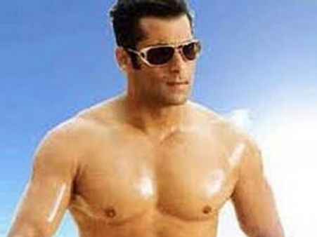 ಮತ್ತೊಮ್ಮೆ ಶರ್ಟ್ ಕಿತ್ತೆಸೆದ ನಟ ಸಲ್ಮಾನ್ ಖಾನ್