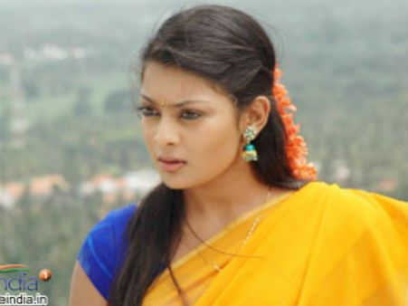 ಸೌಂದರ್ಯಾ ಸಿನಿ ಪ್ರವೇಶ ಕನ್ನಡದಿಂದಲೇ ಆರಂಭ!