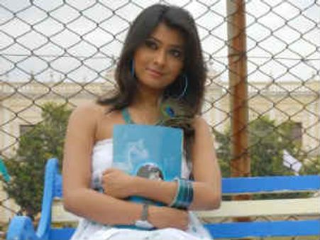 ಕೈ ಸುಟ್ಟುಕೊಂಡ ನಿರ್ಮಾಪಕನ ಕೈ ಹಿಡಿದ ಅದ್ದೂರಿ