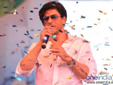 ರಾಷ್ಟ್ರಧ್ವಜಕ್ಕೆ ಅಪಮಾನ ಶಾರುಖ್ ಖಾನ್ ಮೇಲೆ ಕೇಸ್