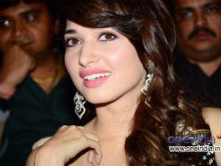 ಹಾಲುಗೆನ್ನೆ ಸುಂದರಿ ಹಿಂದೆ ಕ್ರಿಕೆಟಿಗ ವಿರಾಟ್ ಕೊಹ್ಲಿ