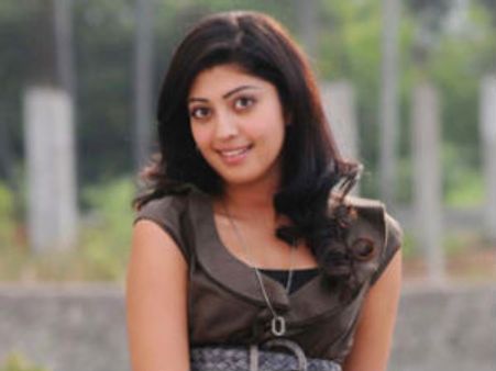 ಸ್ವಚ್ಛಂದ ಹಕ್ಕಿಯಾಗಿ ಹಾರಾಡಲು ಪ್ರಣೀತಾ ತುಡಿತ!