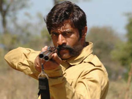 ಅಟ್ಟಹಾಸ ನೋಡಲು ಚೆನ್ನೈಗೆ ಬಂದ ಮುತ್ತುಲಕ್ಷ್ಮೀ