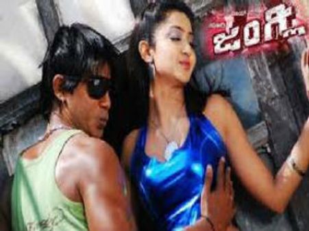 ವಿಜಯ್ ಮೇಲೆ ಮಲಗೊಲ್ಲ,ಸಿಂಗಾಪುರದಲ್ಲಿ ಐಂದ್ರಿತಾ