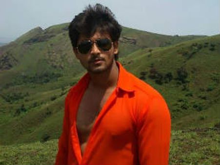 ನಿರ್ಮಾಪಕನಾಗಲು ಬಂದು ನಟರಾದ ಚಂದನ್ ಕಥೆ