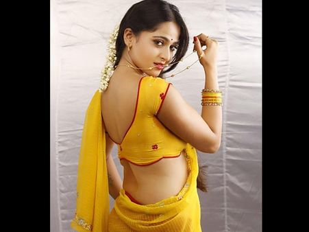 ವಯಸ್ಕರಿಗೆ ಮಾತ್ರ: ಸೀರೆಯಲಿ ತಾರೆಗಳ ಸೆಕ್ಸಿ ಲುಕ್