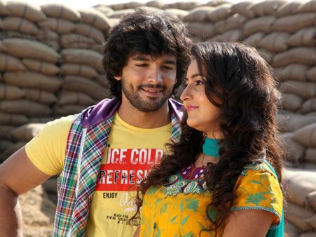 ದಿಗಂತ್-ಭಾಮಾ 'ಬರ್ಫಿ'ಯ ಬಣ್ಣಬಣ್ಣದ ಫೋಟೋಗಳು