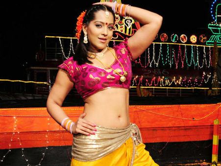 ಪರಾರಿಯಲ್ಲಿ ಮೇಘನಾ ನಾಯ್ಡು ಐಟಂ ಡಾನ್ಸ್