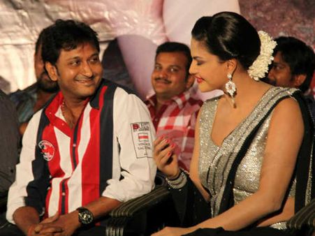 ಇನಿಯನ ಜೊತೆ ರೆಡ್ ಹ್ಯಾಂಡಾಗಿ ಸಿಕ್ಕ ವೀಣಾ