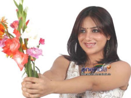 ತೆನೆ ಹೊರೆ ಇಳಿಸಿ ಕೆಜೆಪಿ ಕೈಹಿಡಿದ ಪೂಜಾಗಾಂಧಿ