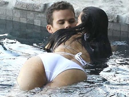 ಮದುವೆ ಮುನ್ನವೇ ಗರ್ಭಿಣಿಯಾದ ಹಾಟ್ ತಾರೆ