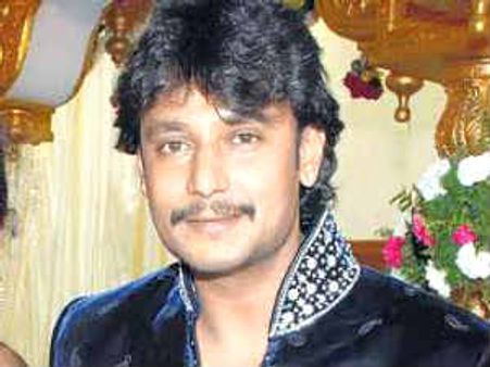 ಅಣ್ಣಾವ್ರ ಪಾದದ ಧೂಳಿಗೆ ನಾ ಸಮನಲ್ಲ, ದರ್ಶನ್