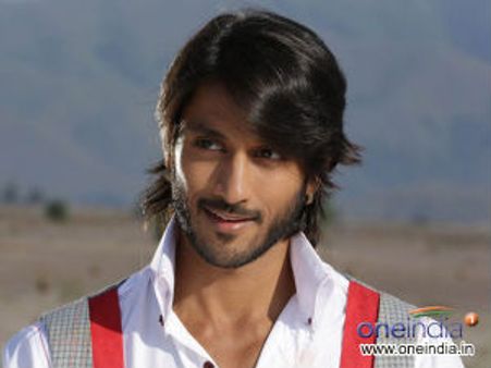 ಸಂಚಾರ ನಿಯಮ ಉಲ್ಲಂಘಿಸಿ ದಂಡ ತೆತ್ತ ಚೇತನ್