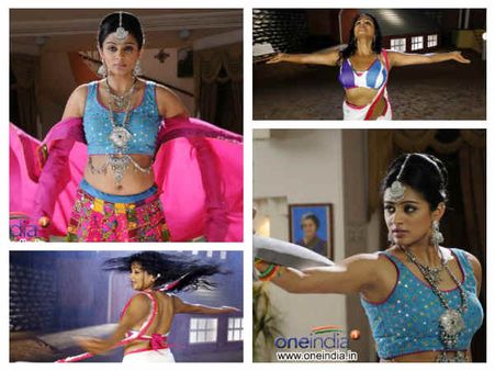 ಸೀರೆ ಉಡುವುದು ತಪ್ಪಾ, ಪ್ರಿಯಾಮಣಿ ಗರಂ