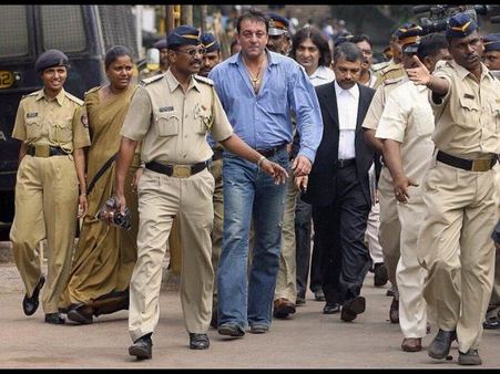 ಮಾವನಮನೆಗೆ (ಜೈಲು) ಹೋಗಿ ಬಂದ ತಾರೆಗಳು