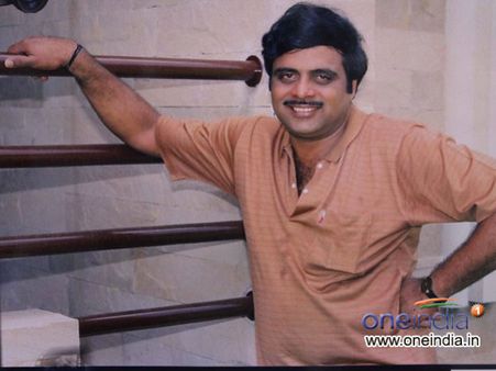 ಅಂಬಿ ಕೈ ತಪ್ಪಲಿದೆ ಮಂಡ್ಯ, ಸಿನಿತಾರೆಯರ ಸ್ಪರ್ಧೆ ಕಂಡ್ಯಾ