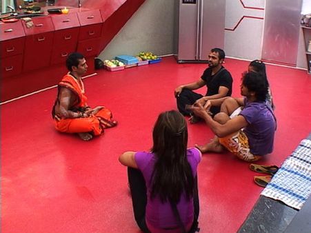 ಕೋಡಿ ಮಠ ಶ್ರೀಗಳ ಚಡ್ಡಿ ಒಗೆದುಕೊಂಡು ಇದ್ದವನು