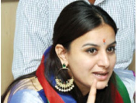 ತಾರೆ ಪೂಜಾಗಾಂಧಿ ವಿರುದ್ಧ ನೋಟೀಸ್ ಜಾರಿ