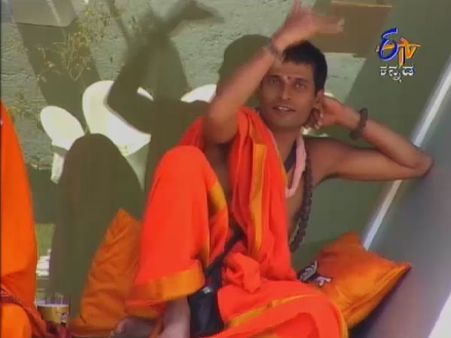 ಸ್ವಾಮೀಜಿಗಳ ನಡುವೆ ಡಬಲ್ ಮೀನಿಂಗ್ ಡೈಲಾಗ್ಸ್