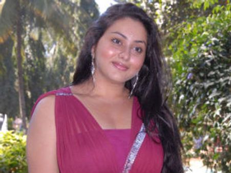 'ಬೆಂಕಿ ಬಿರುಗಾಳಿ'ಯಾಗಿ ಬರುತ್ತಿದ್ದಾರೆ ನಮಿತಾ