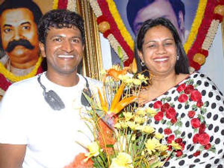 ಪತ್ನಿಯೊಂದಿಗೆ ಯುಎಸ್ಎಗೆ ಹಾರಿದ ಪುನೀತ್