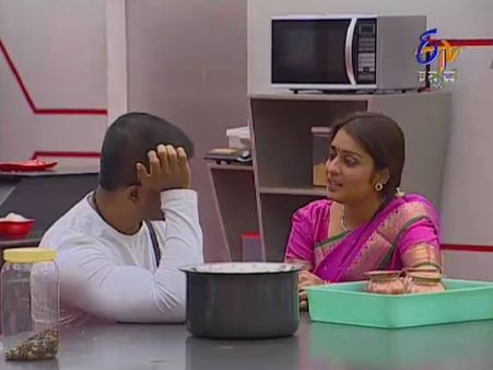 ಅಕ್ಕತಂಗಿ ಇಬ್ಬರೂ ಬೇಕು ಎಂದ ಮದುಮಗ ಯೋಗಿ