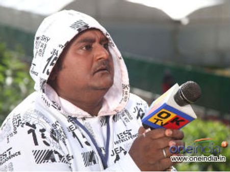 ಪುಂಗಿದಾಸನಾಗಿ ಹಾಸ್ಯನಟ ಕೋಮಲ್ ಹೊಸ ಅಂಗಿ