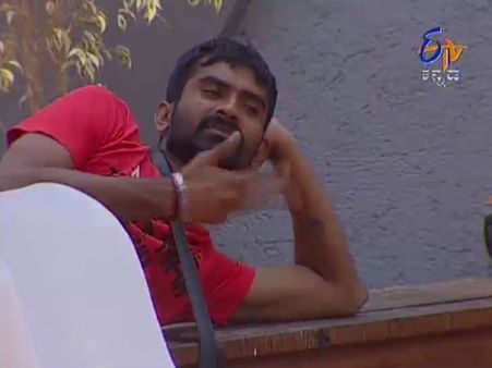 ಯೋಗೀಶ್ ಕಂಕುಳ ಕೆಳಗೆ ನೋಡಿದ ನಿಕಿತಾ