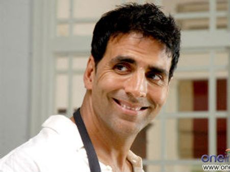 ಅಕ್ಷಯ್ ಕುಮಾರ್ ಪಾದದ ಮೇಲೆ ಹರಿದ ಟ್ರಕ್